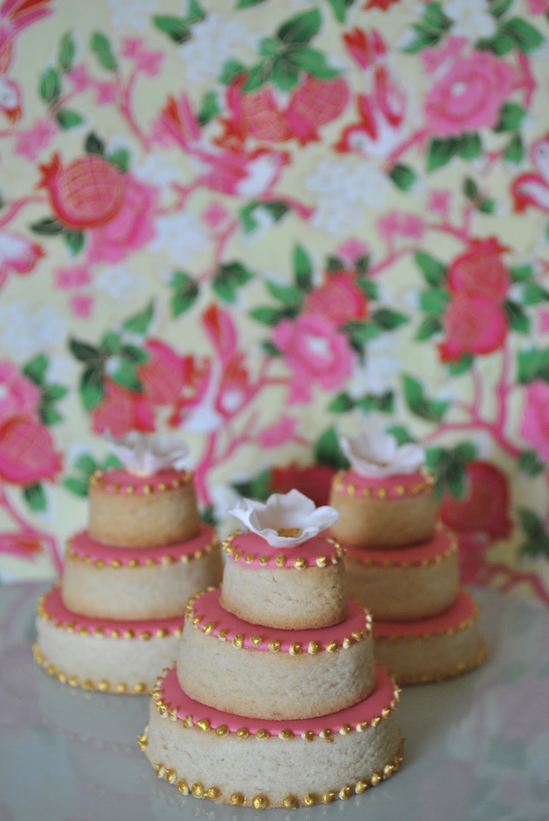 Your guests will fall in love with these very pretty 'Mini Cookie&apos...